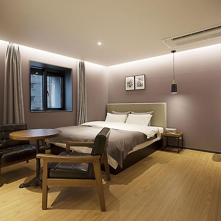 Brown Dot Hotel Changwon Exteriör bild