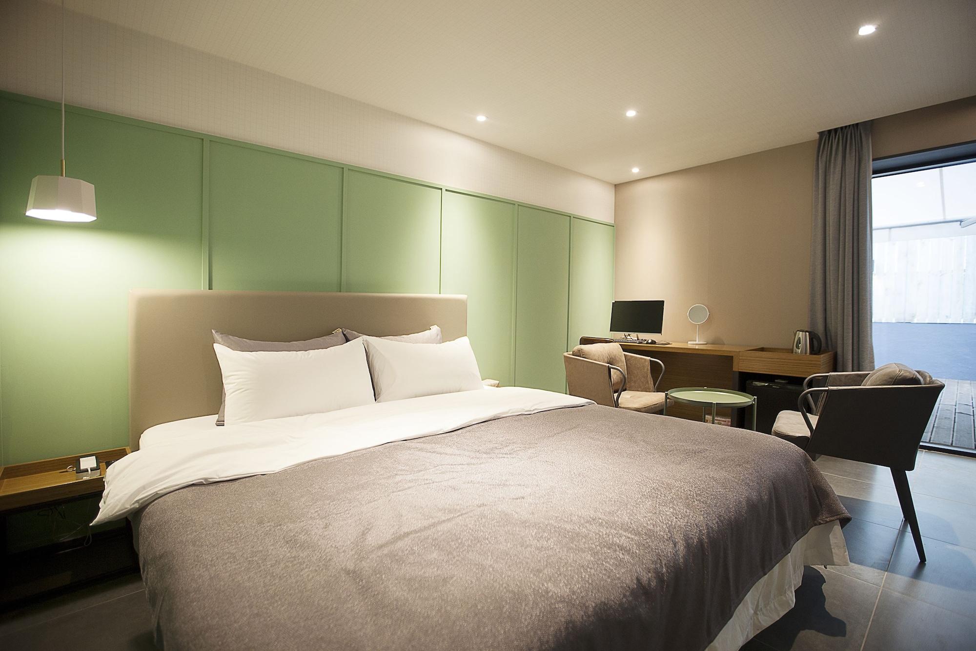 Brown Dot Hotel Changwon Exteriör bild