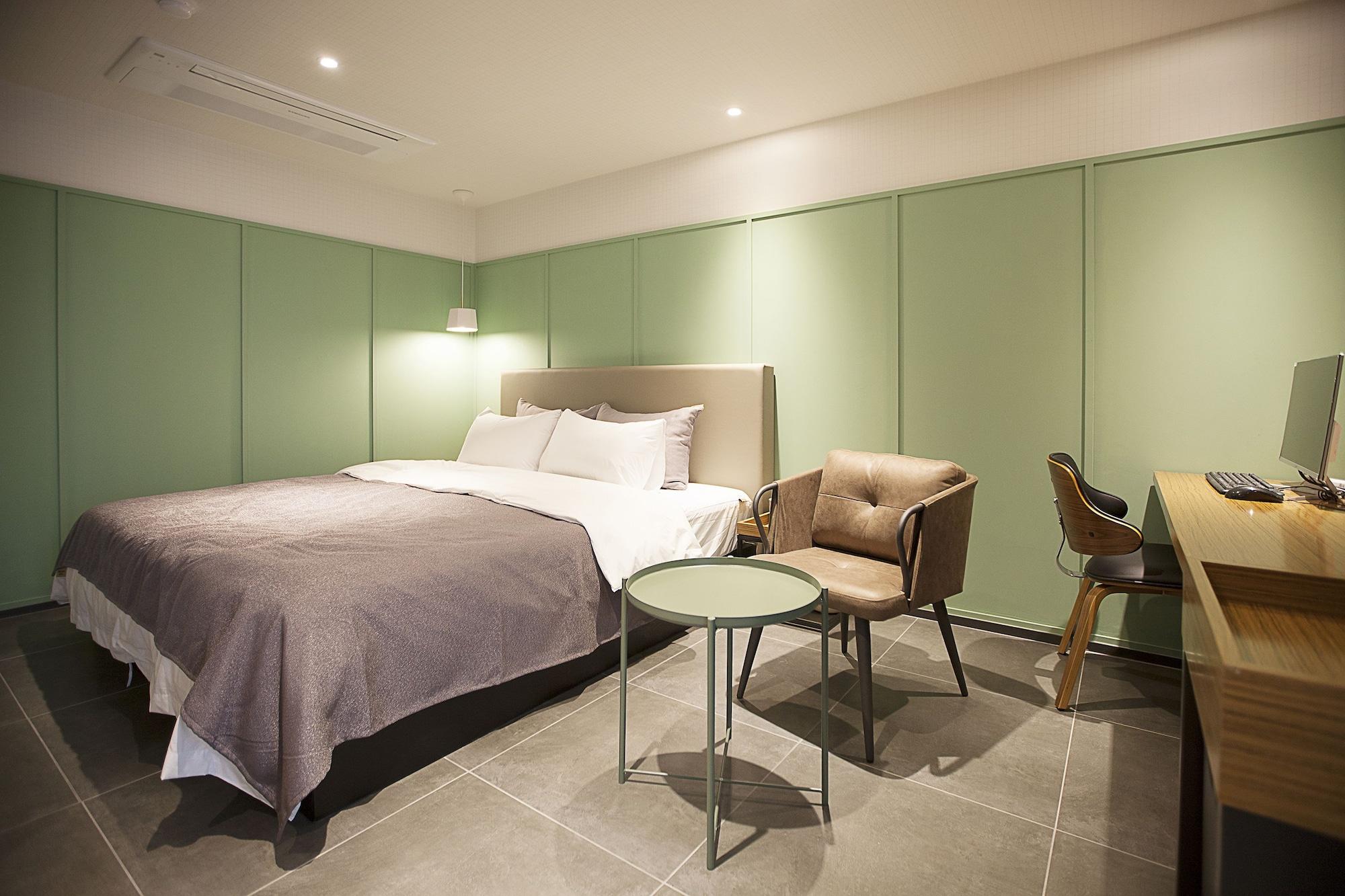 Brown Dot Hotel Changwon Exteriör bild