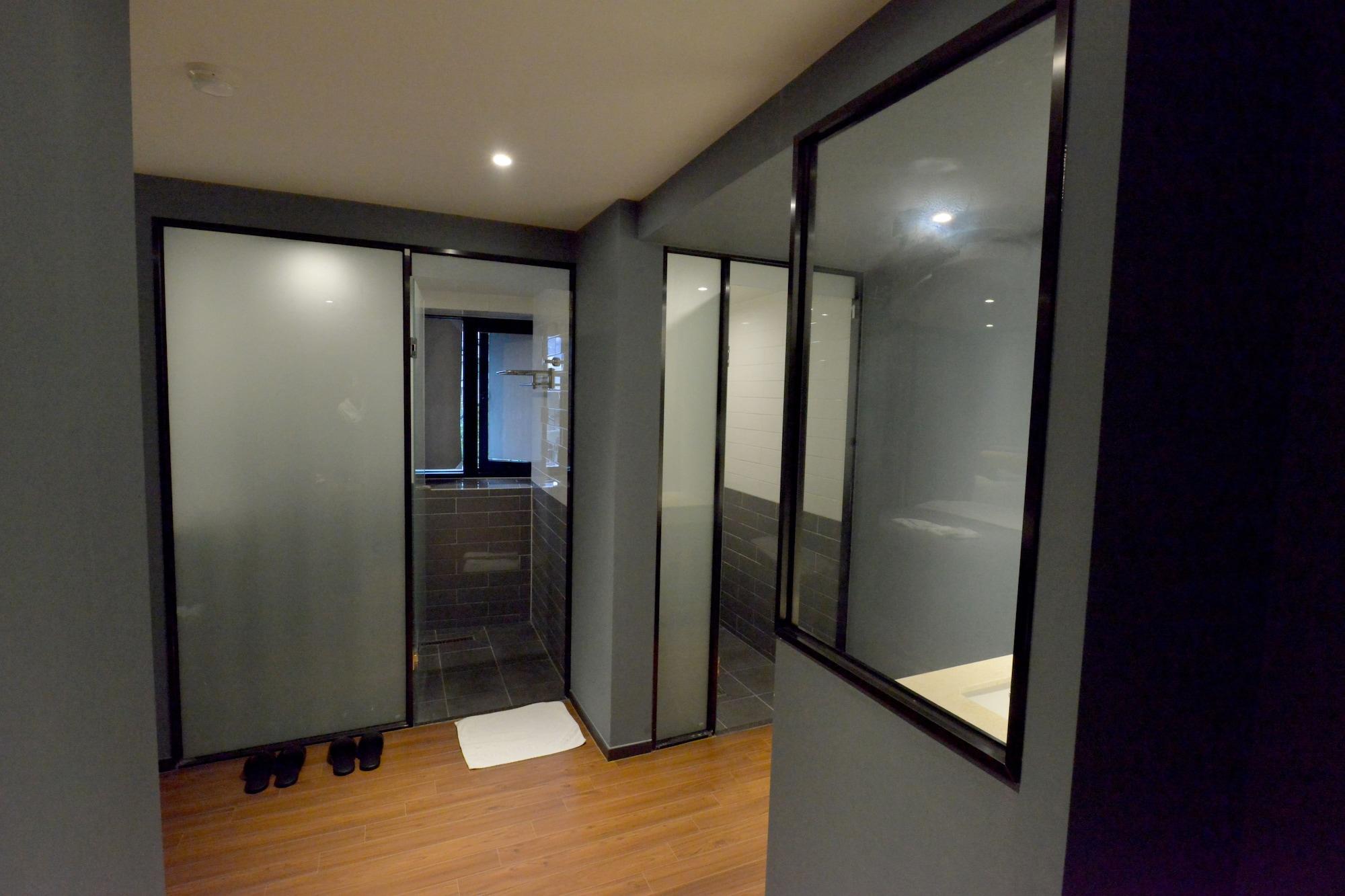 Brown Dot Hotel Changwon Exteriör bild