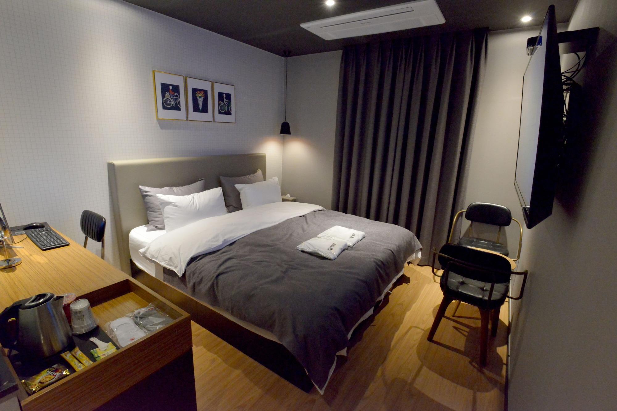 Brown Dot Hotel Changwon Exteriör bild