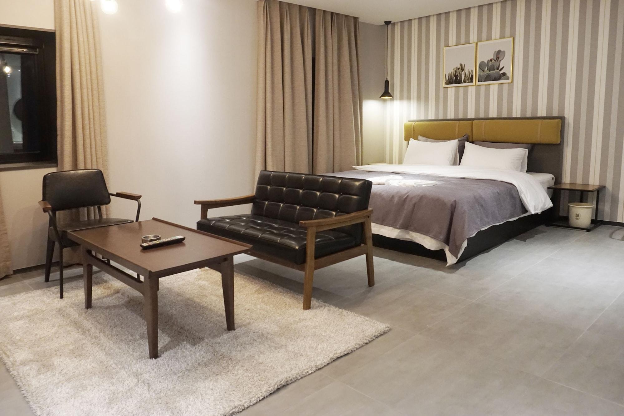 Brown Dot Hotel Changwon Exteriör bild