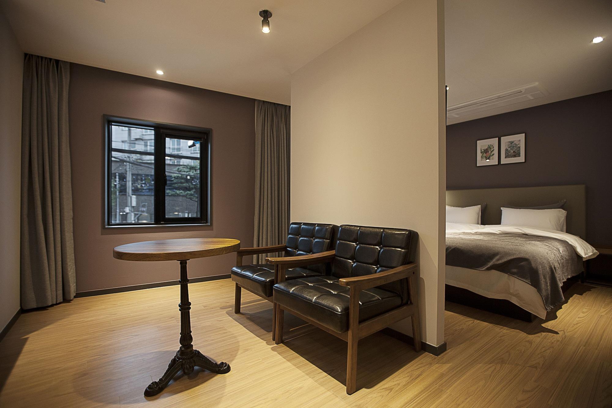 Brown Dot Hotel Changwon Exteriör bild