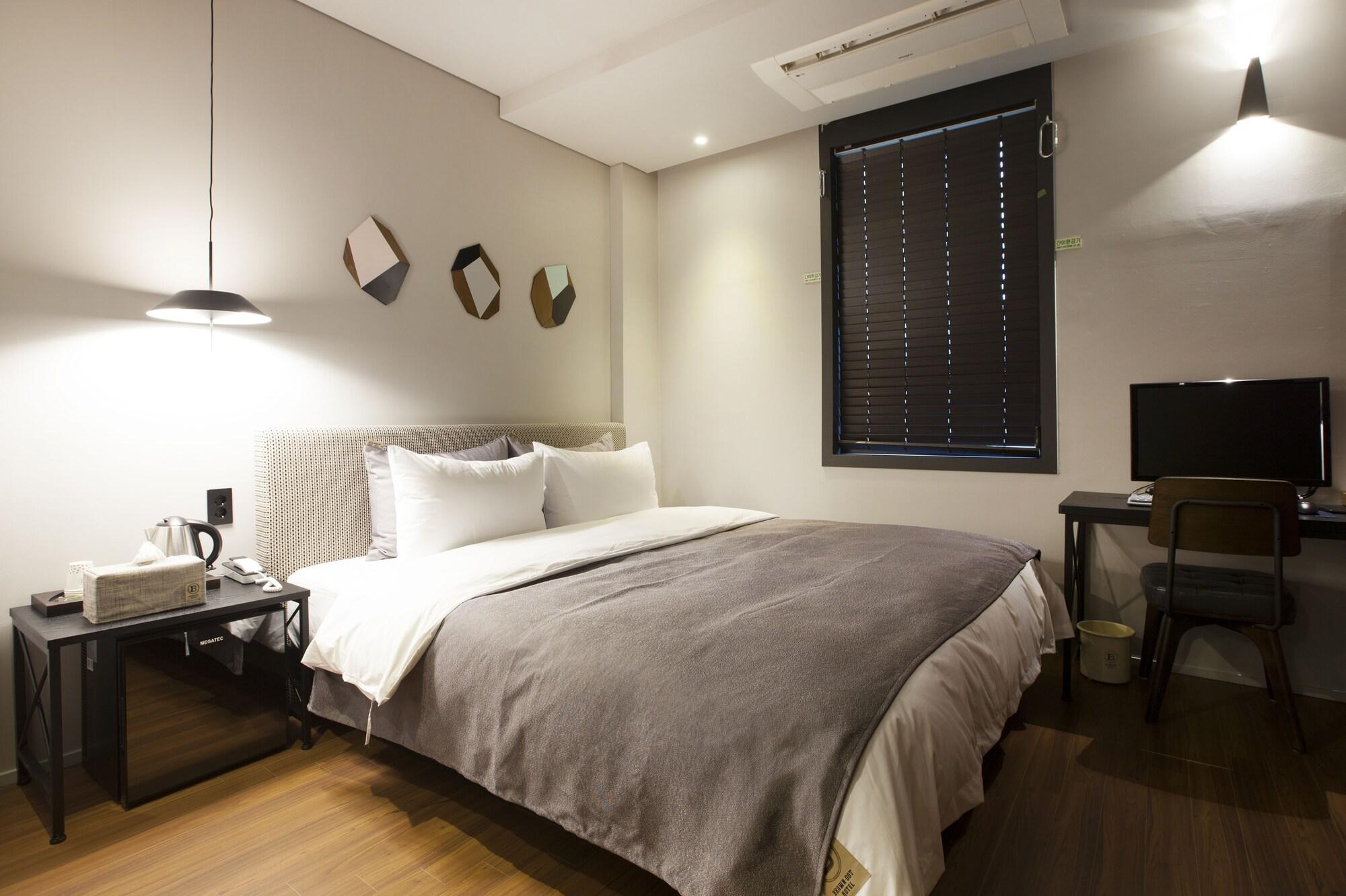 Brown Dot Hotel Changwon Exteriör bild