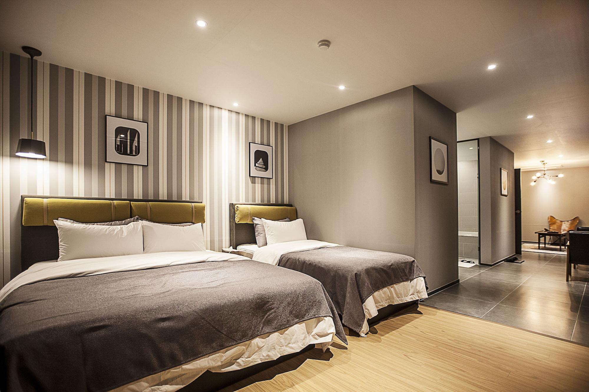Brown Dot Hotel Changwon Exteriör bild