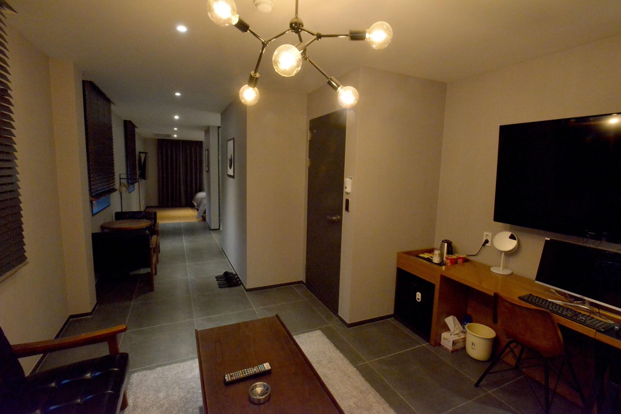 Brown Dot Hotel Changwon Exteriör bild