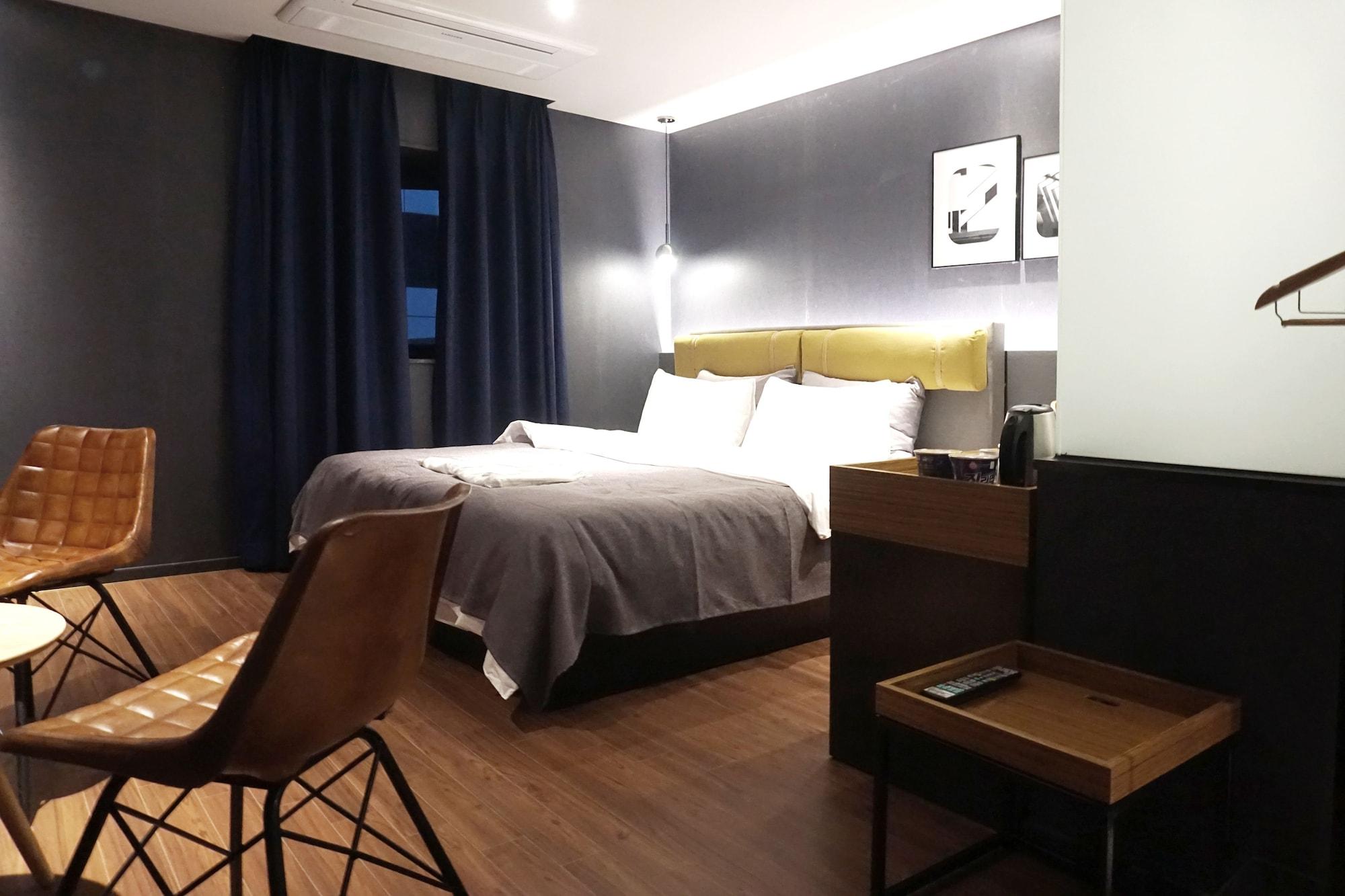 Brown Dot Hotel Changwon Exteriör bild