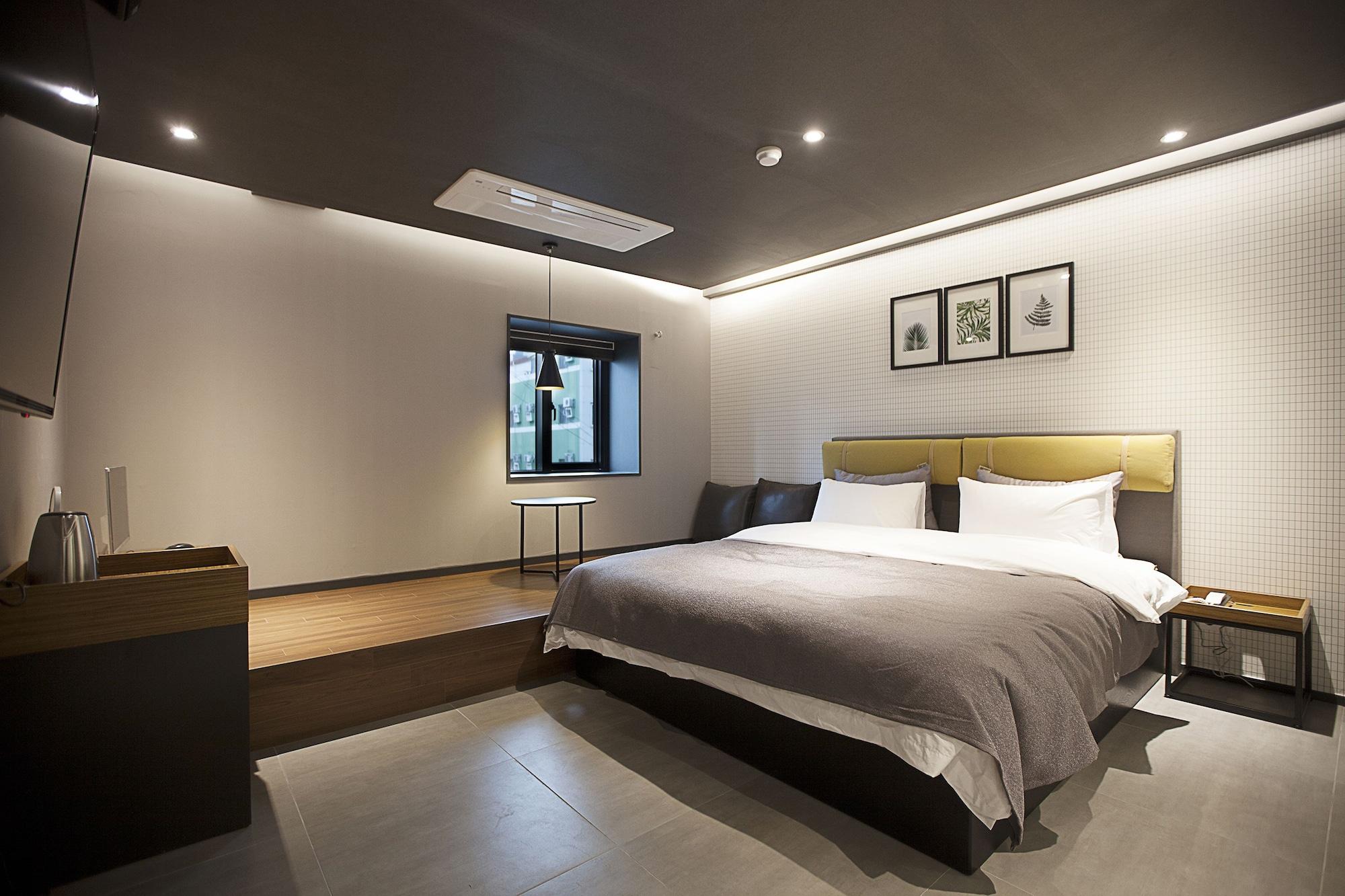 Brown Dot Hotel Changwon Exteriör bild