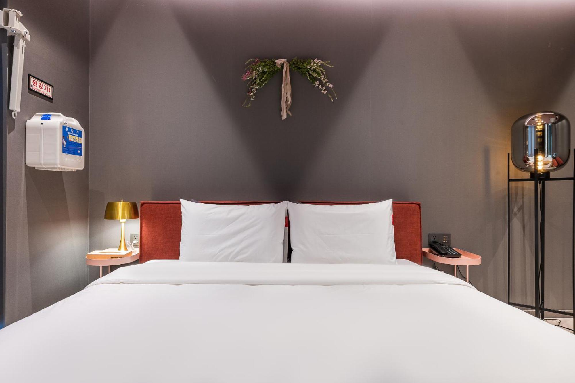 Brown Dot Hotel Changwon Exteriör bild