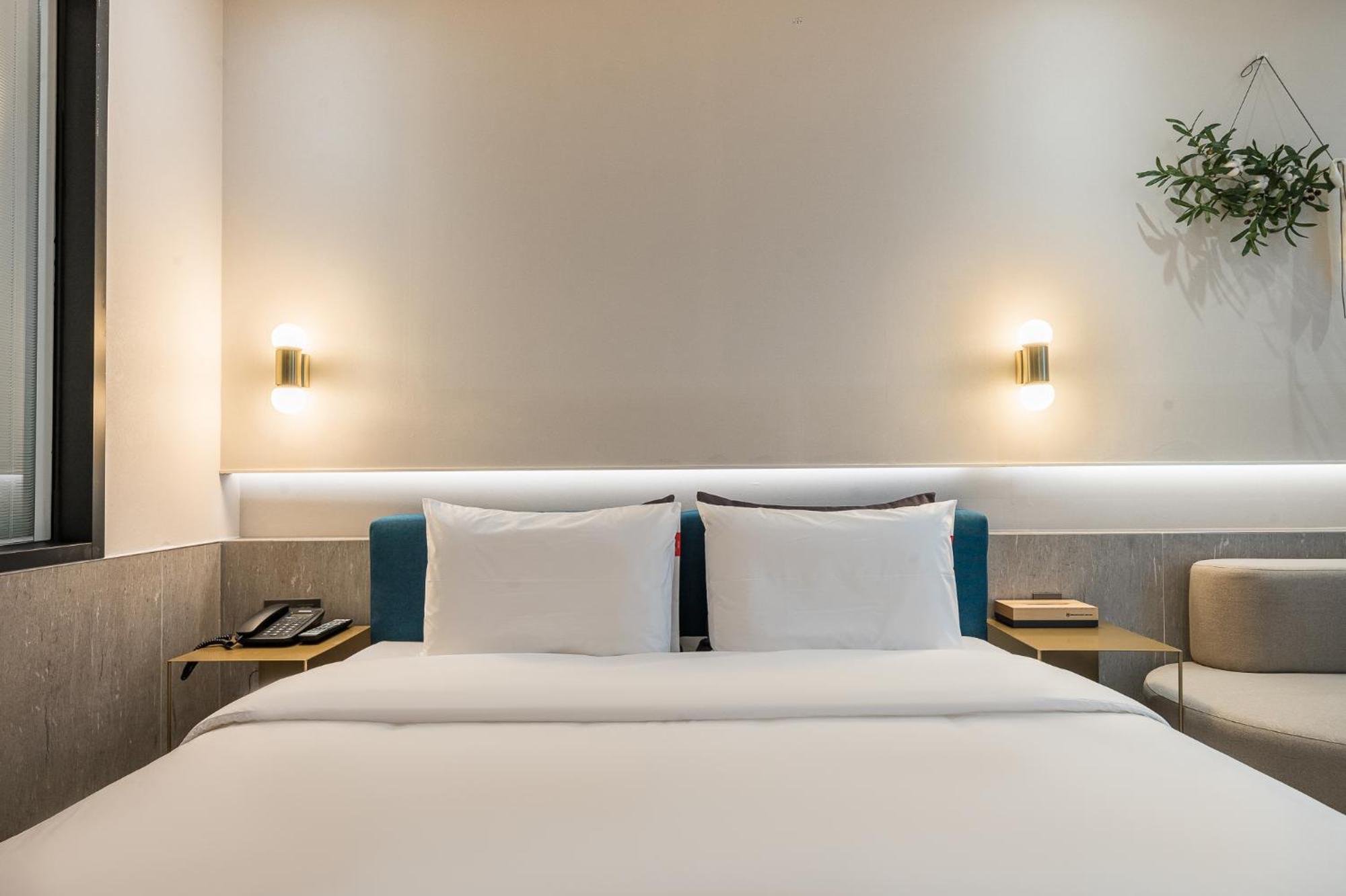 Brown Dot Hotel Changwon Exteriör bild