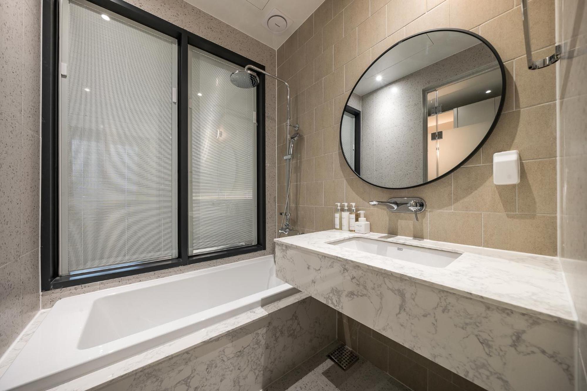 Brown Dot Hotel Changwon Exteriör bild