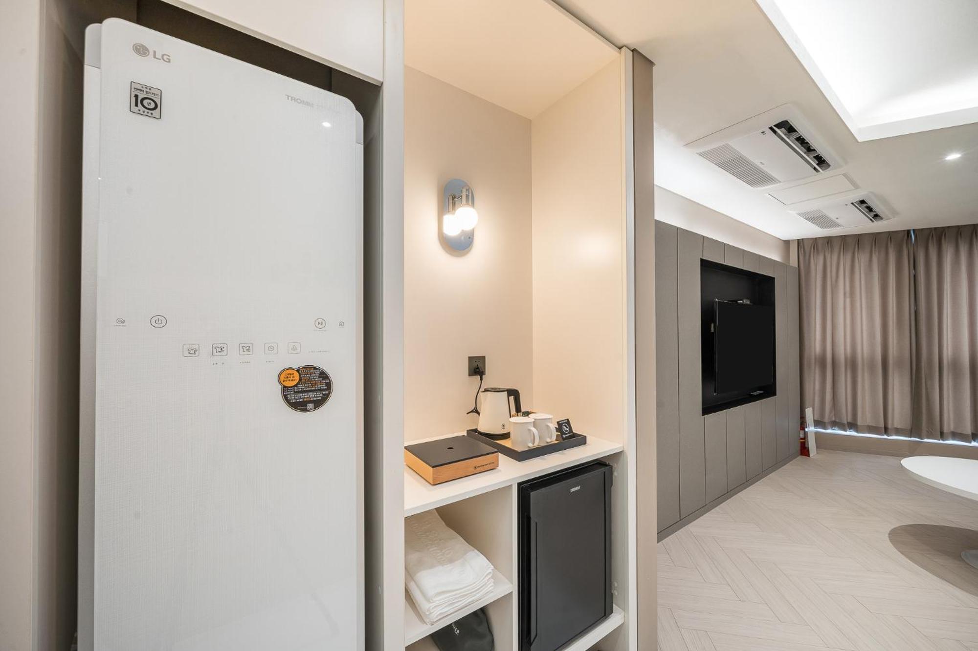 Brown Dot Hotel Changwon Exteriör bild