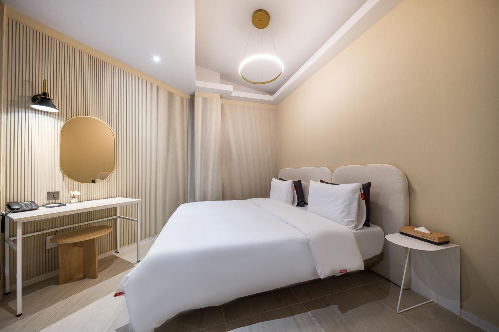 Brown Dot Hotel Changwon Exteriör bild