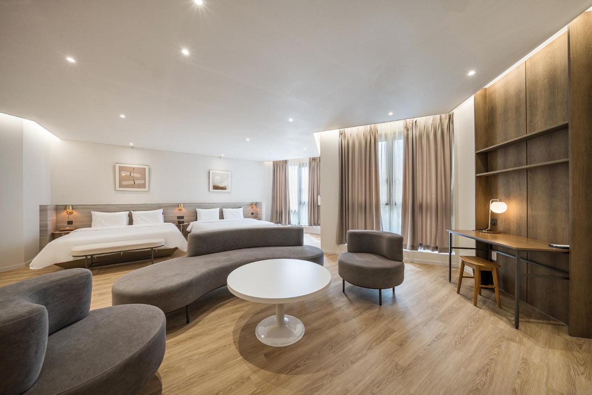 Brown Dot Hotel Changwon Exteriör bild