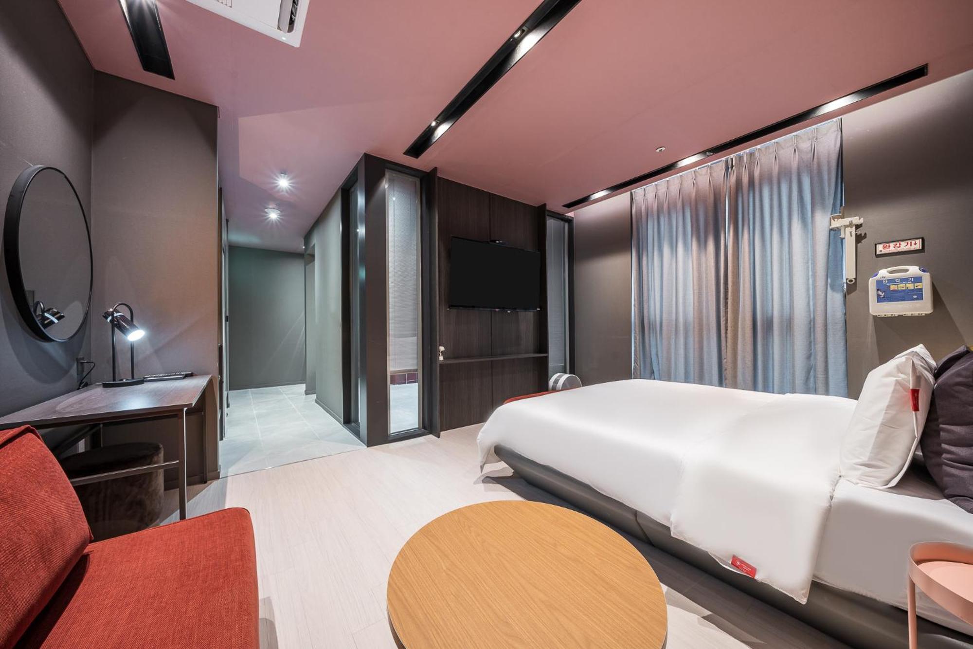 Brown Dot Hotel Changwon Exteriör bild