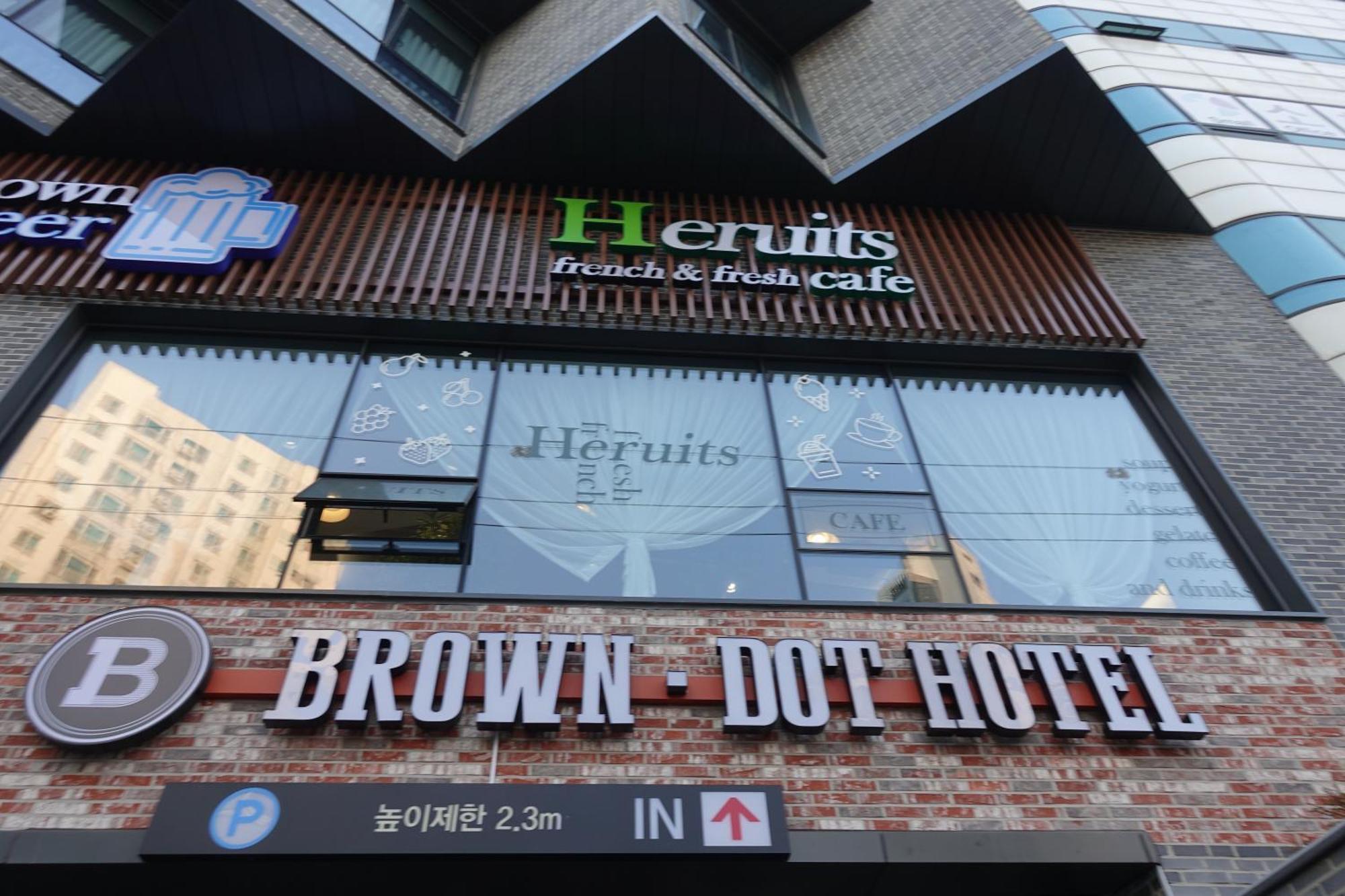 Brown Dot Hotel Changwon Exteriör bild